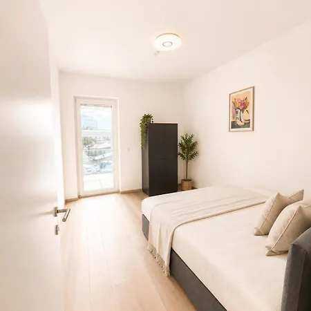 Modern Business With Balcony Wiener Neustadt