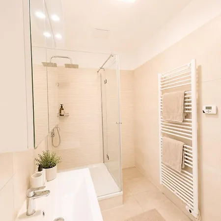 Modern Business With Balcony Wiener Neustadt