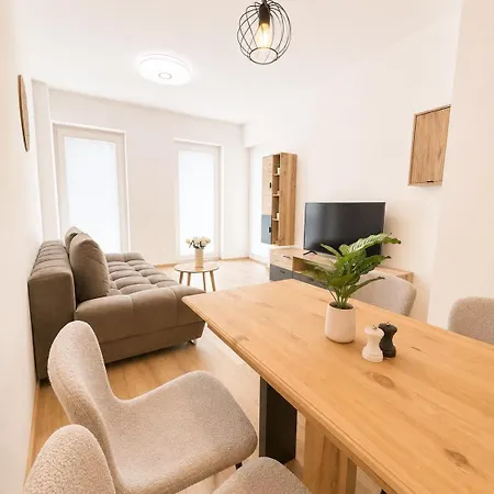 Daire Modern Business With Balcony Wiener Neustadt